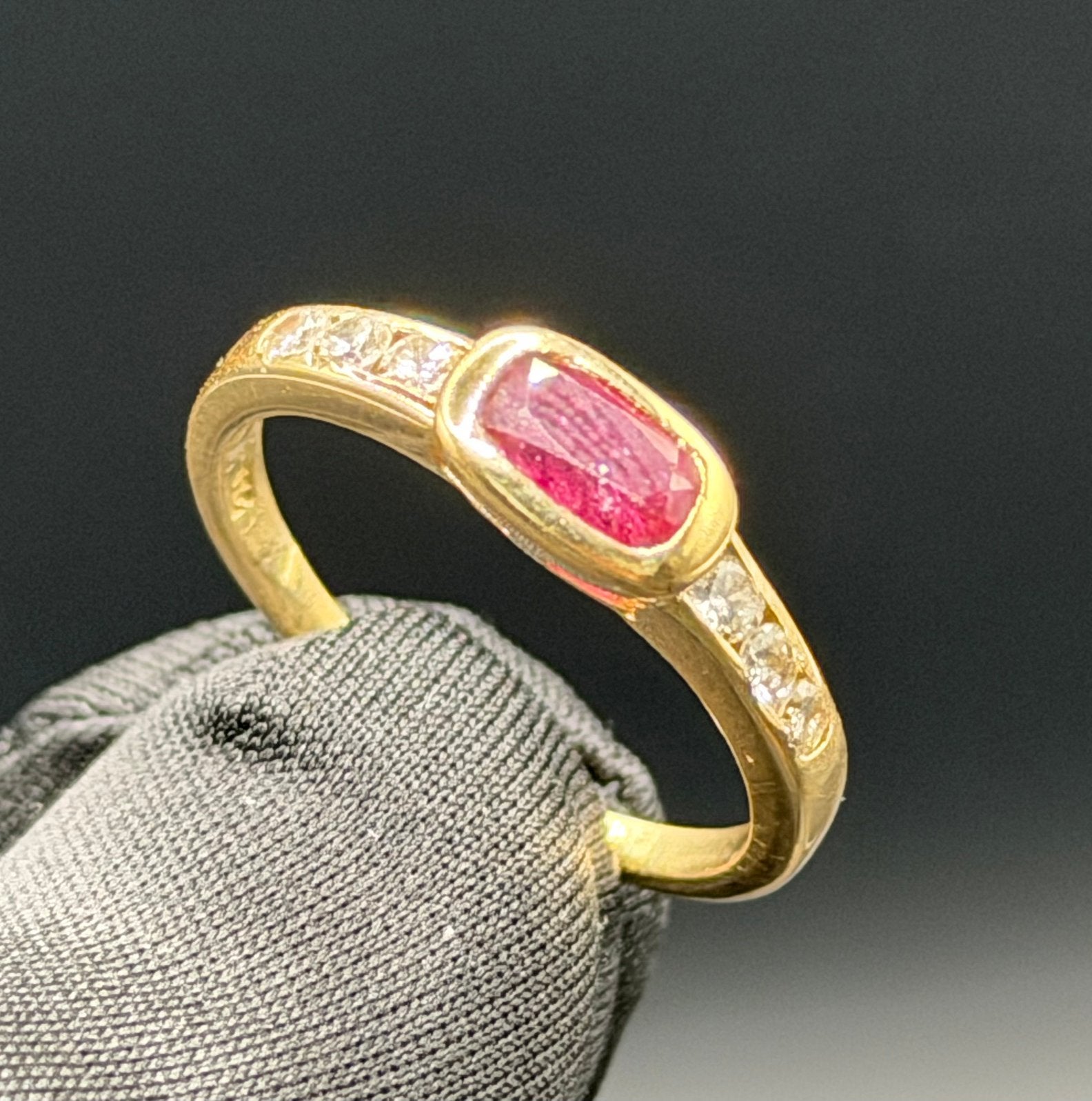 18K gouden ring met natuurlijke diamanten en robijn- 18,30mm, 18 tot 19, Ophalen of Verzenden, Dame of Heer, Met edelsteen