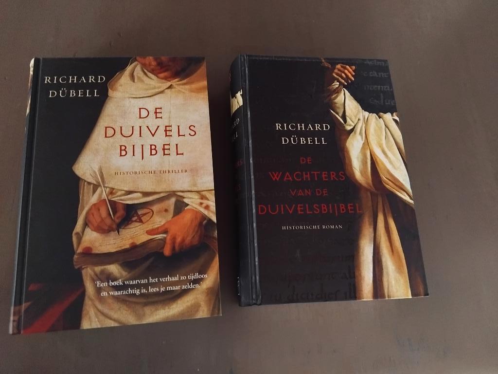 RICHARD DUBELL /2X BOEK/DE DUIVELS BIJBEL+DE WACHTERS vd Du, Boeken, Ophalen, Zo goed als nieuw, Richard dubell
