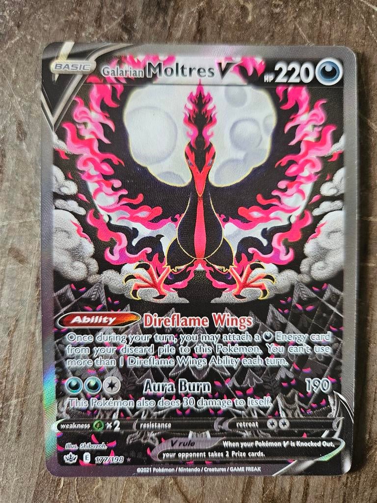 Galarian Moltres V Pokémon Kaart - Zeldzaam en Glanzend, Hobby en Vrije tijd, Verzamelkaartspellen | Pokémon, Ophalen, Zo goed als nieuw