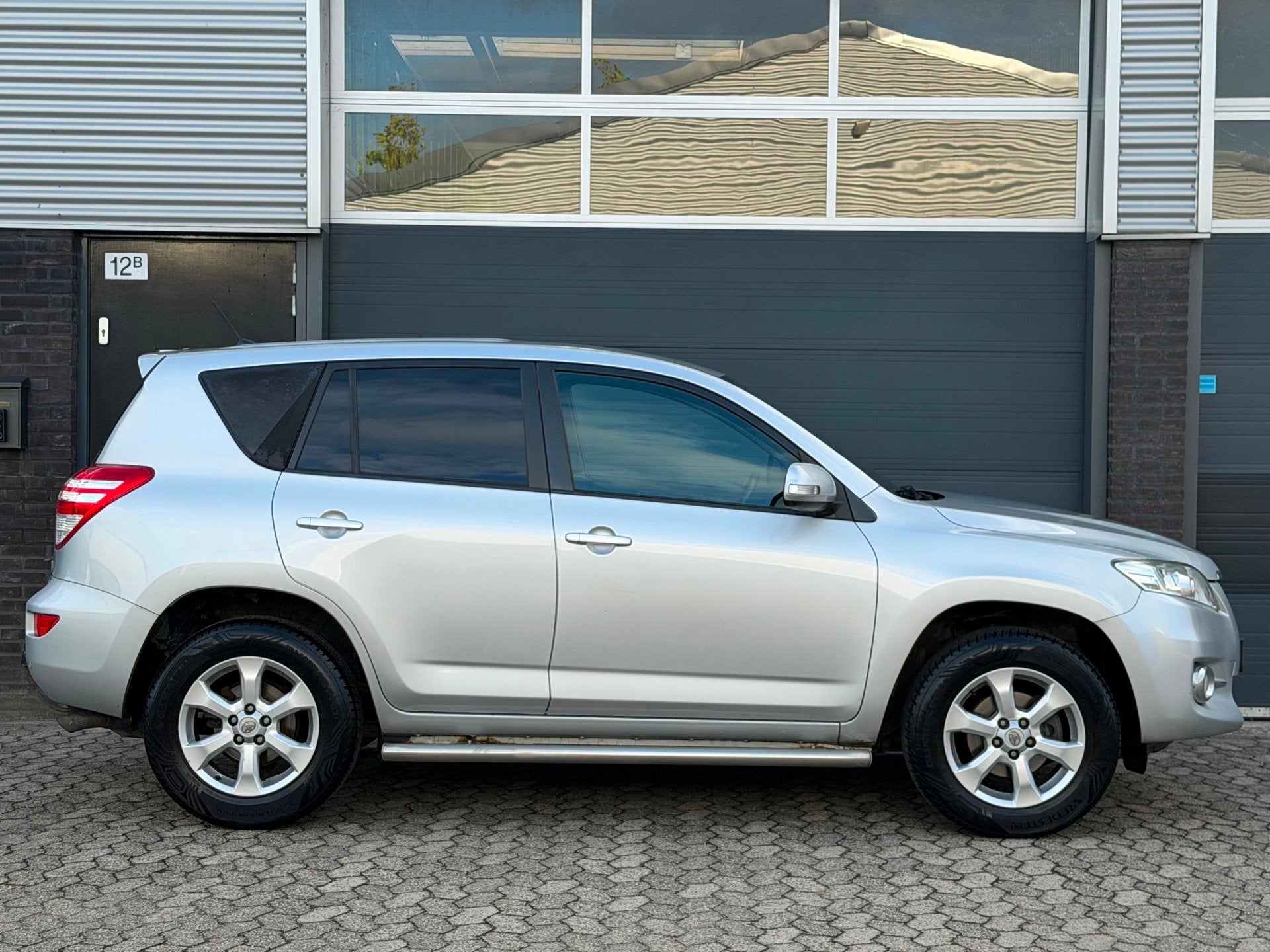 Foto 2 van Toyota RAV4 2.2 D-4D GRIJS-KENTEKEN CLIMA TREKHAAK PDC CRUIS