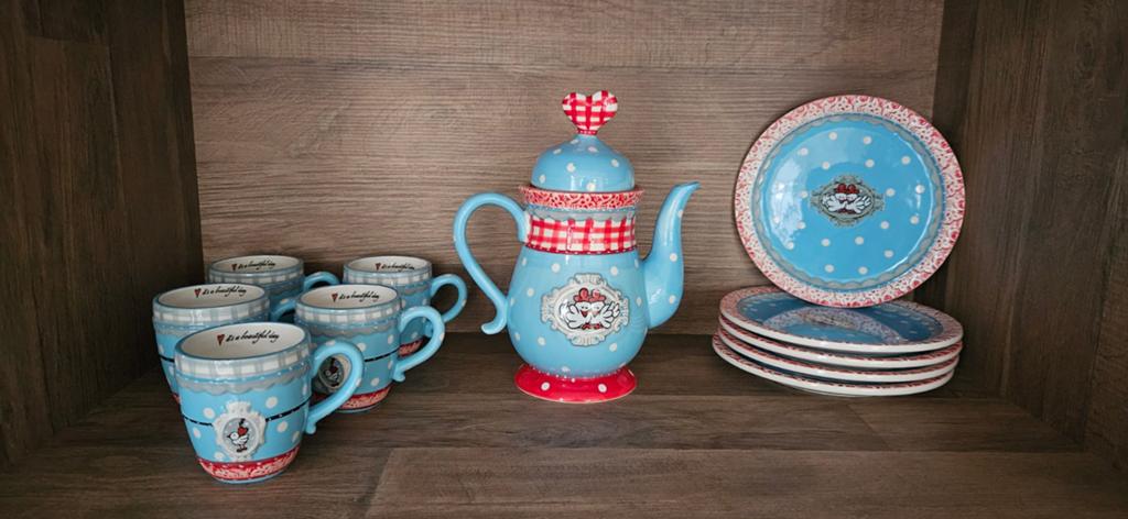 Theepot met 5 mokken en borden - Studio Koekepeer, Huis en Inrichting, Keuken | Servies, Gebruikt, Keramiek, Ophalen of Verzenden