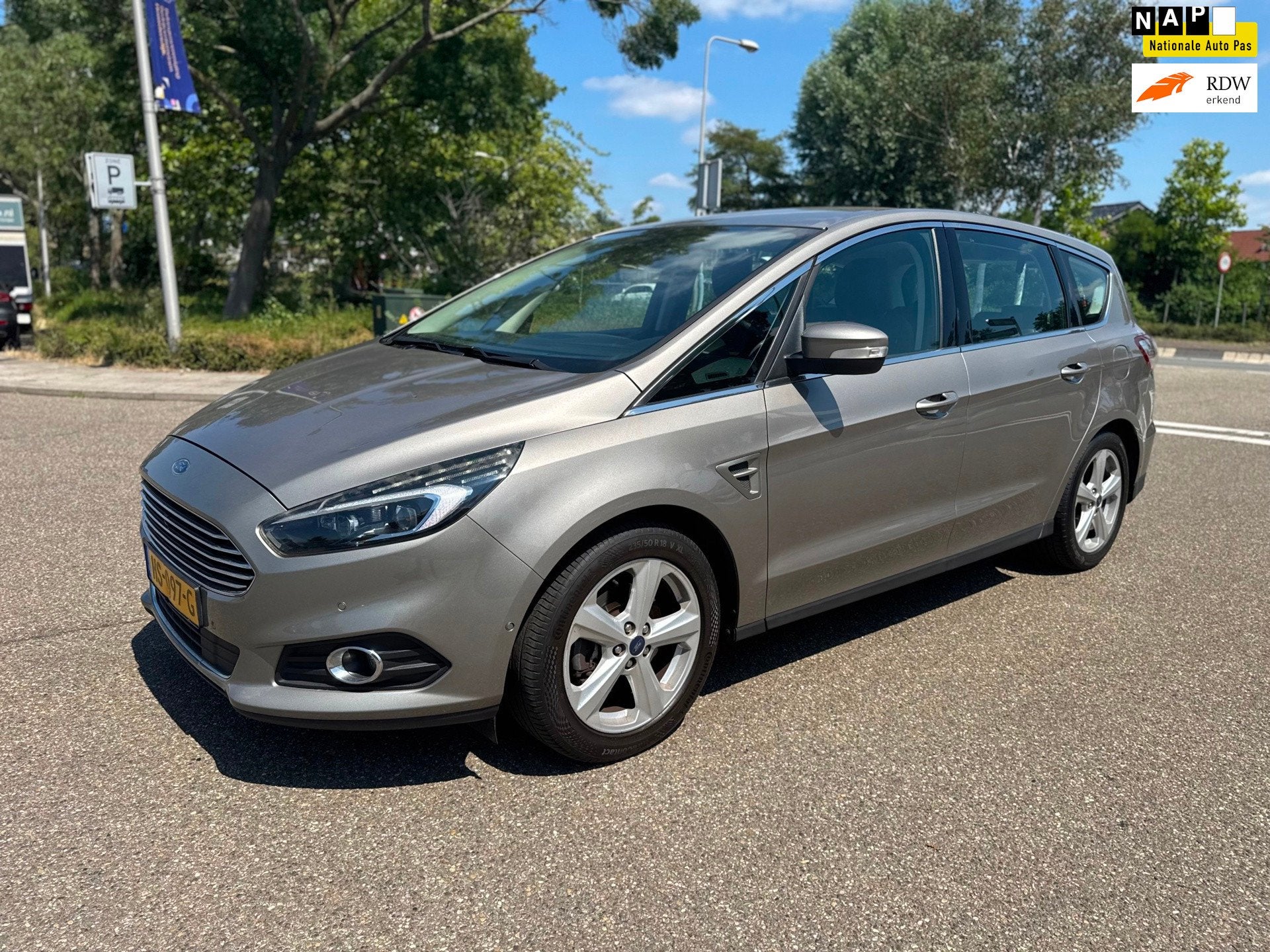 Ford S-Max 1.5 Titanium / 7zits / 1e.eigenaar / leder / airc, Auto's, Ford, Voorwielaandrijving, Dealer onderhouden, 15 km/l, 4 cilinders