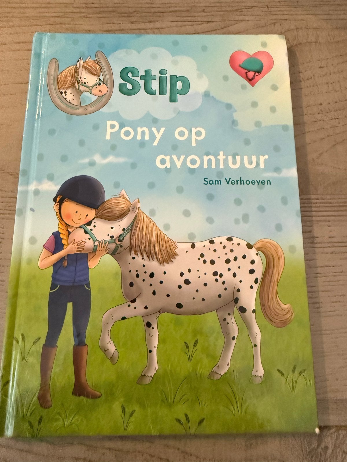 Stip Pony op avontuur - Sam Verhoeven kinderboek, Ophalen, Zo goed als nieuw, Fictie algemeen