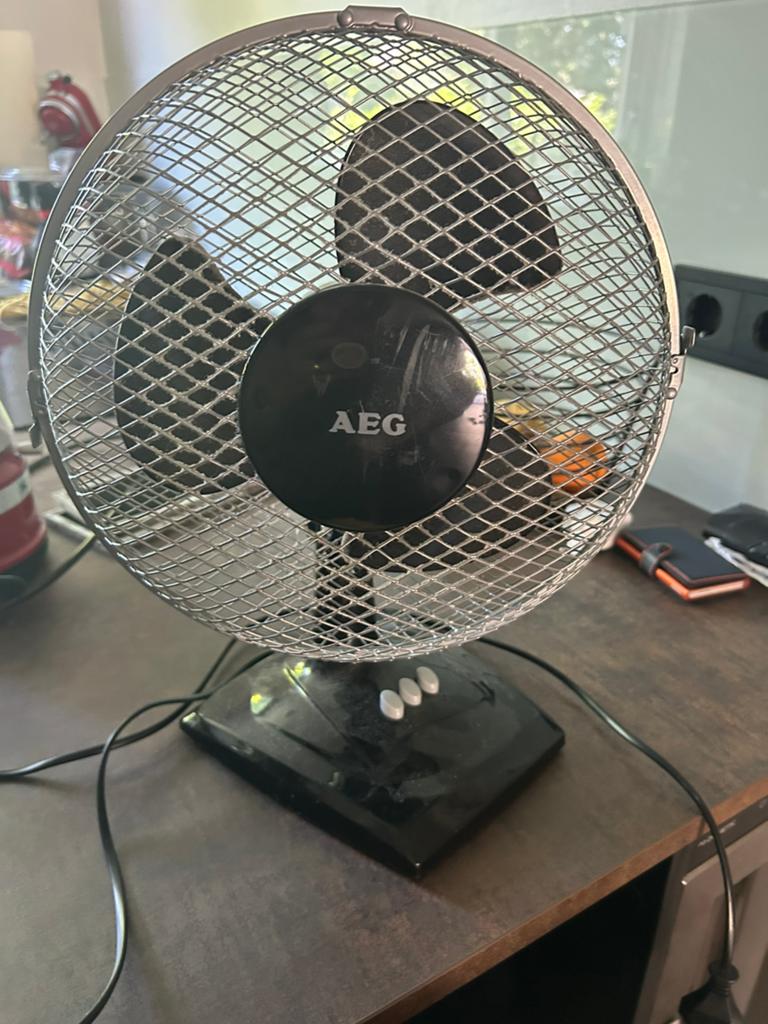AEG zwarte tafel ventilator, Witgoed en Apparatuur, Ventilatoren, Ophalen, Zo goed als nieuw, Tafelventilator