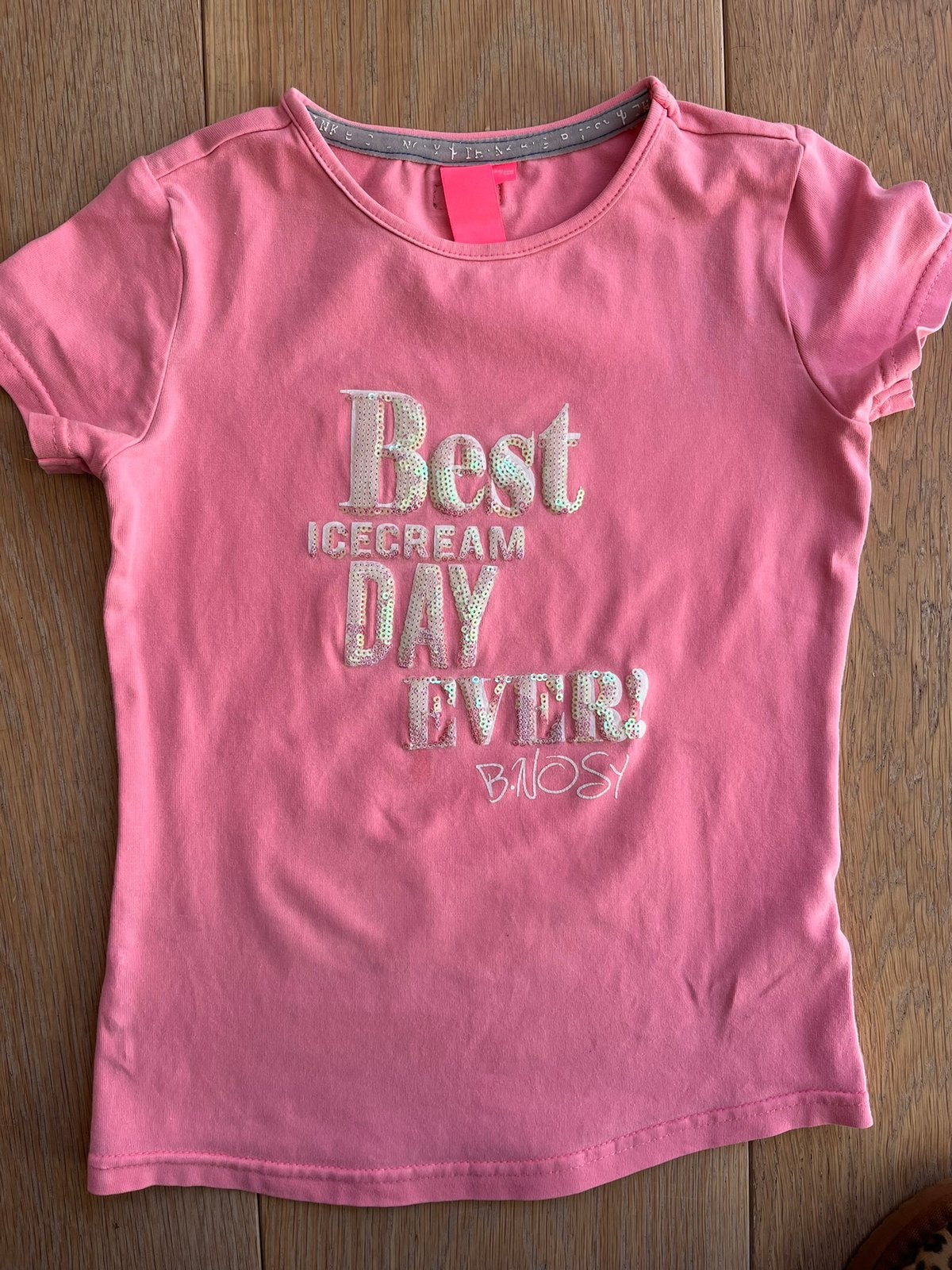 T shirt B Nosy mt 122 netjes, Ophalen of Verzenden, Gebruikt, Meisje, Shirt of Longsleeve