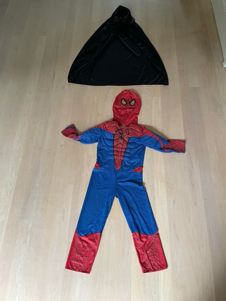 Spider-Man pak maat 116 en zwarte cape, Ophalen of Verzenden, Gebruikt, 110 t/m 116, Jongen