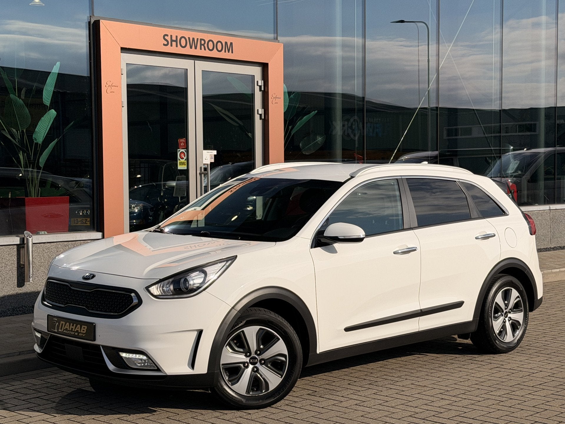 Foto 2 van Kia Niro 1.6 GDi Hybrid ComfortLine | ACC | Stoel/Stuurverwa