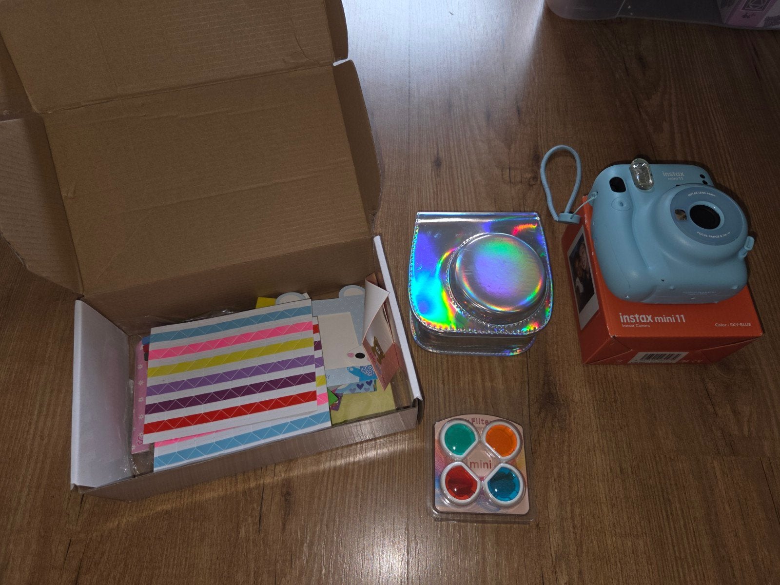 Instax Mini 11 met hoesje en accessoires, Ingebouwde flitser, Instant camera, Ophalen of Verzenden, Zo goed als nieuw