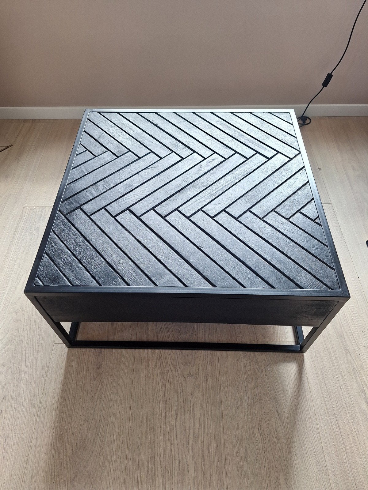 Zwarte salontafel mangohout, Huis en Inrichting, Tafels | Salontafels, Ophalen, 50 tot 100 cm, Vierkant, Modern, Industrieel, Visgraat