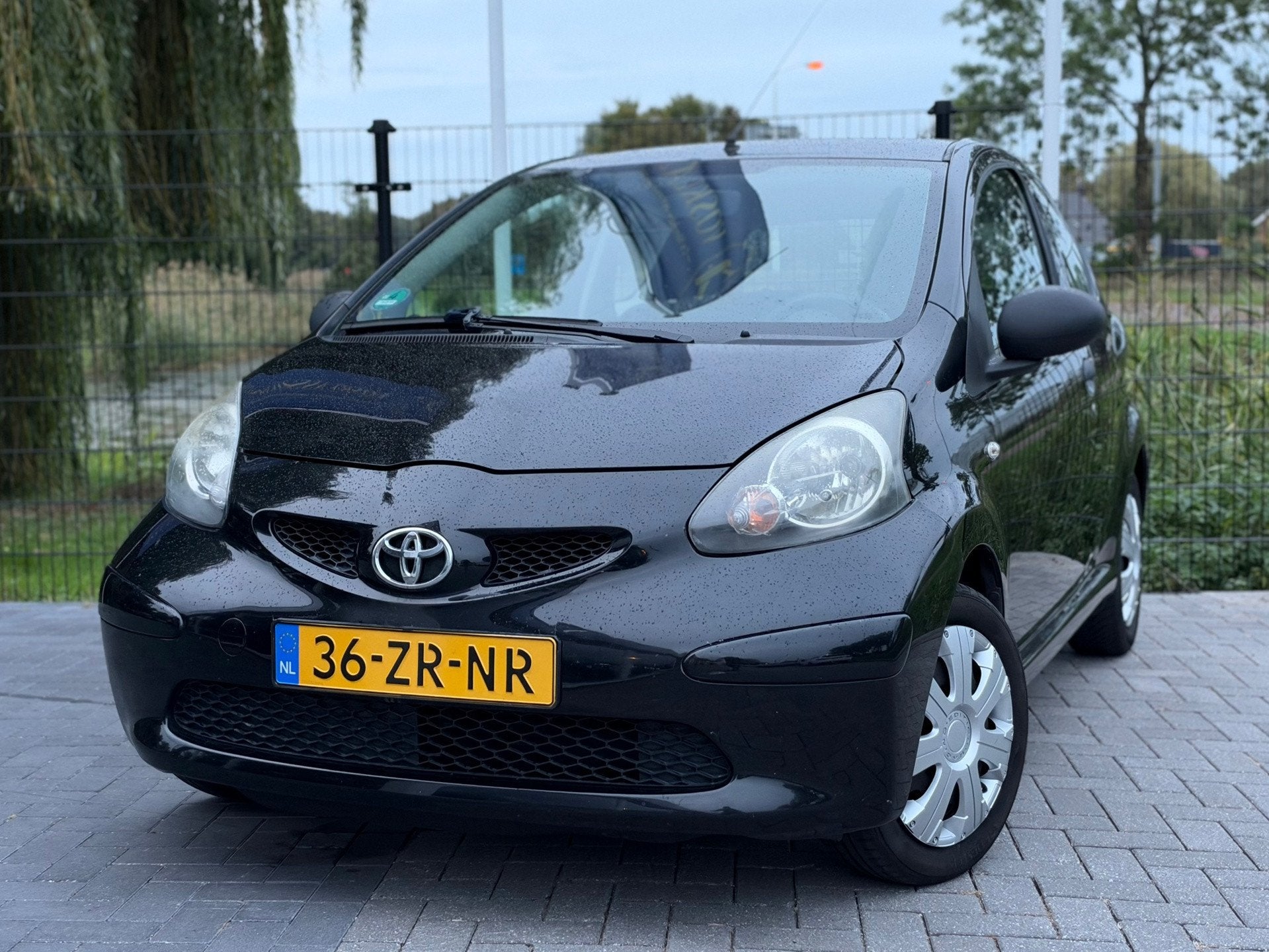 Toyota Aygo 1.0-12V AIRCO / NAP / APK 31-7-2027, Auto's, Voorwielaandrijving, Stof, Gebruikt, Zwart