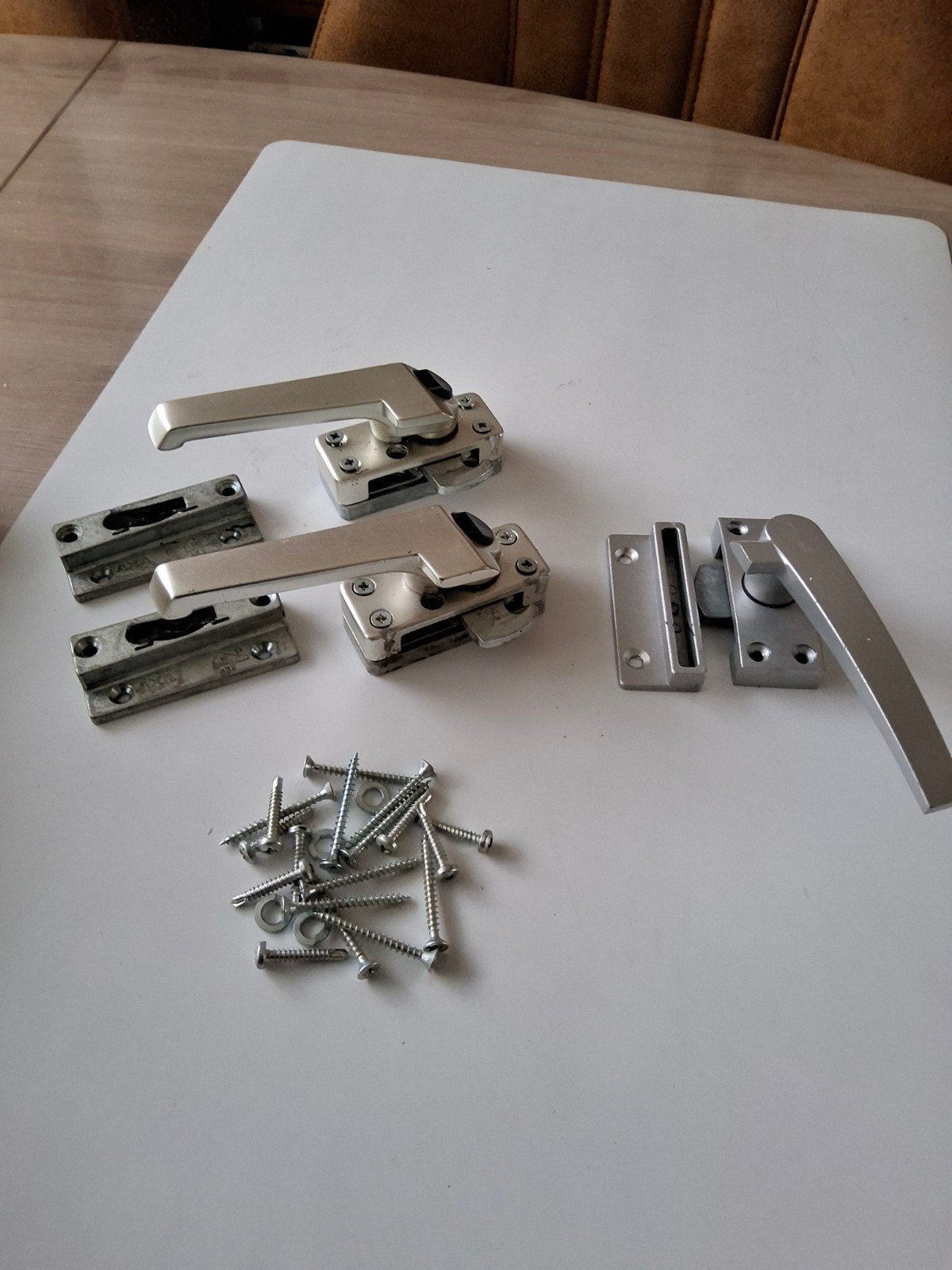 Raamkrukjes AXA - 2x links, 1x rechts, Ophalen of Verzenden, Gebruikt, Overige materialen, Klink of Kruk