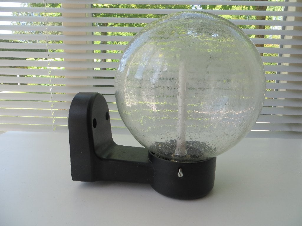 Buiten Wandlamp zwart met glazen bol Designvolle buitenlamp, Gebruikt, Wandlamp, Ophalen of Verzenden, 50 tot 250 watt