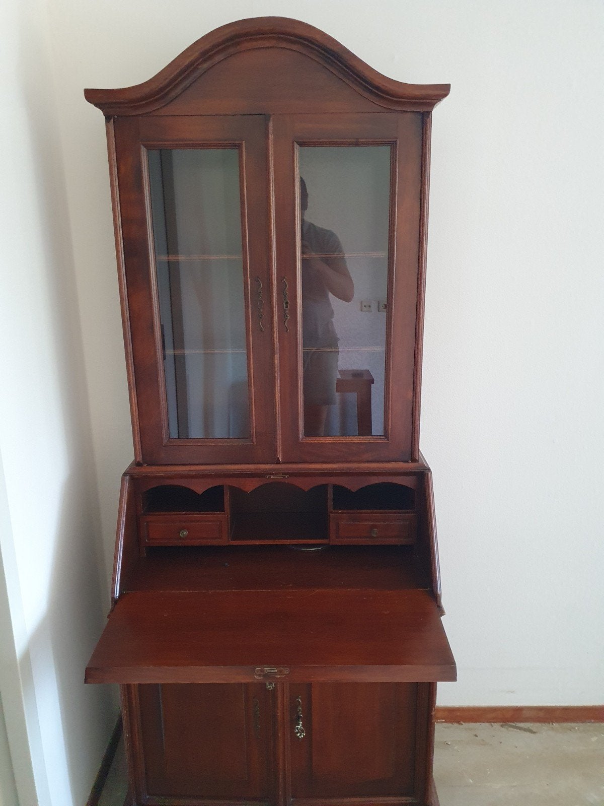 Antieke secretaire boekenkast met vitrine, Ophalen