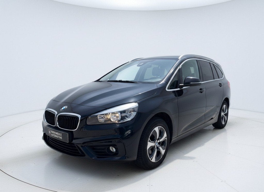 Bmw 2-SERIE 216D Lease Essential 7P. Navi, Cruise, Trekhaak, Auto's, BMW, Voorwielaandrijving, Gebruikt, Euro 6, Zwart