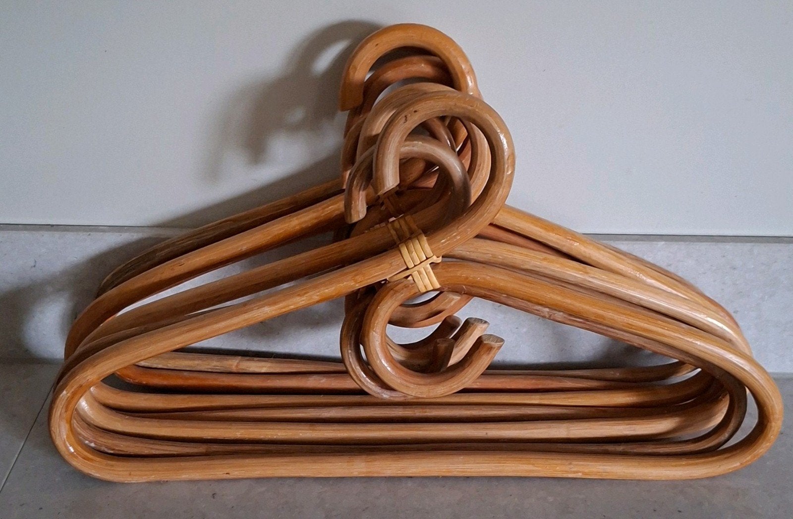 7x Vintage Rotan Kledinghangers – Boho / Bamboe Kleerhangers, Ophalen of Verzenden, Gebruikt, Overige materialen, Volwassenen