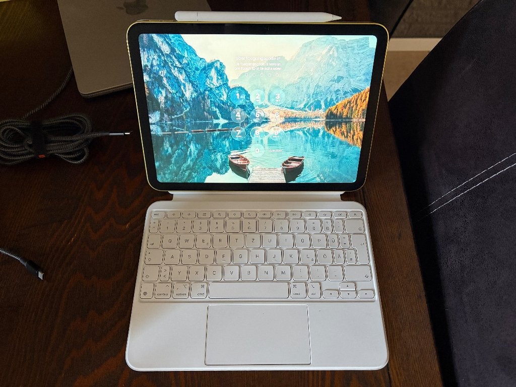 Apple iPad A16 (2025) 128 GB geel - AppleCare tot 2028, Gebruikt, Overige kleuren, Apple iPad, 11 inch