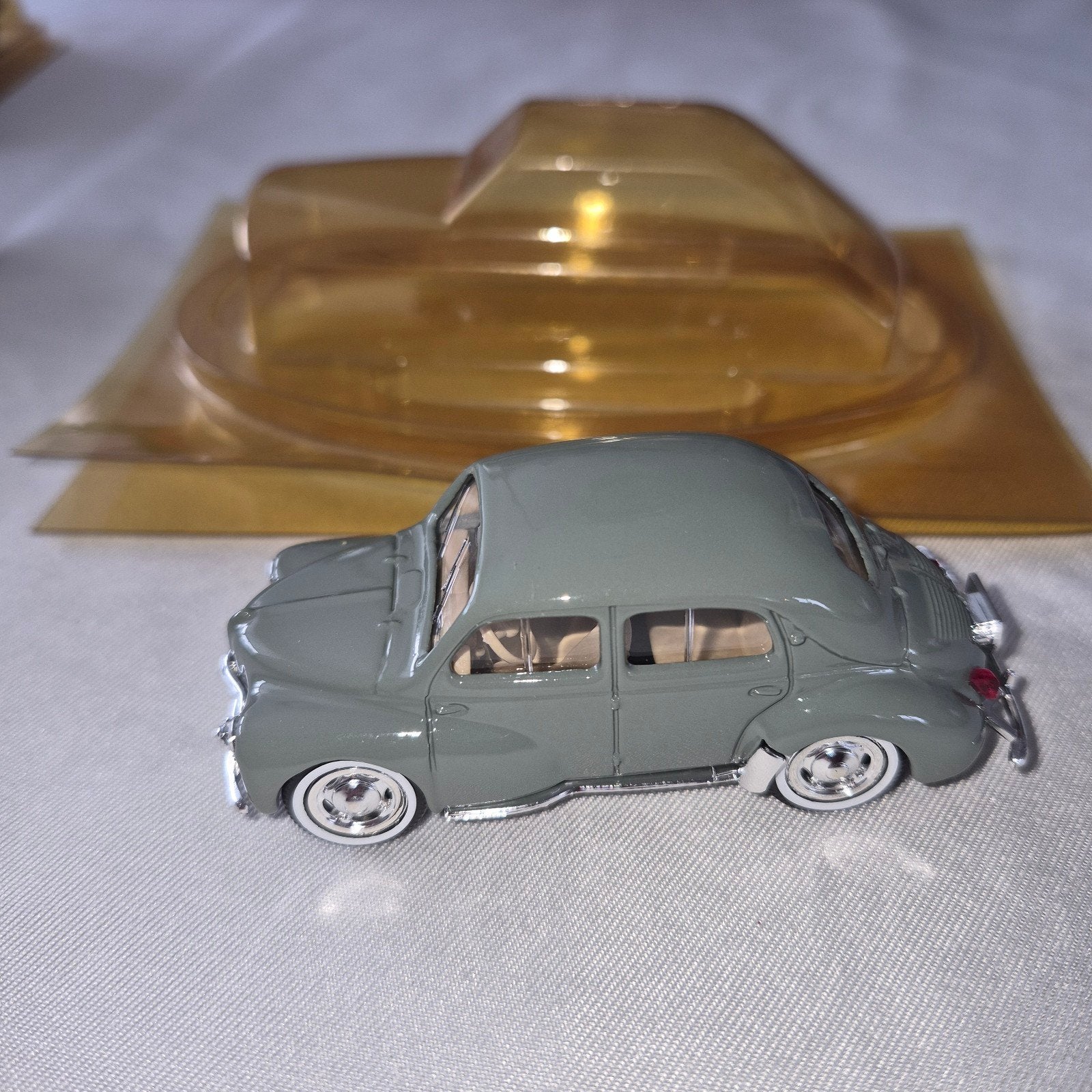 Modelauto Renault 4CV grijs - Zo goed als nieuw, Ophalen of Verzenden, Zo goed als nieuw, Auto