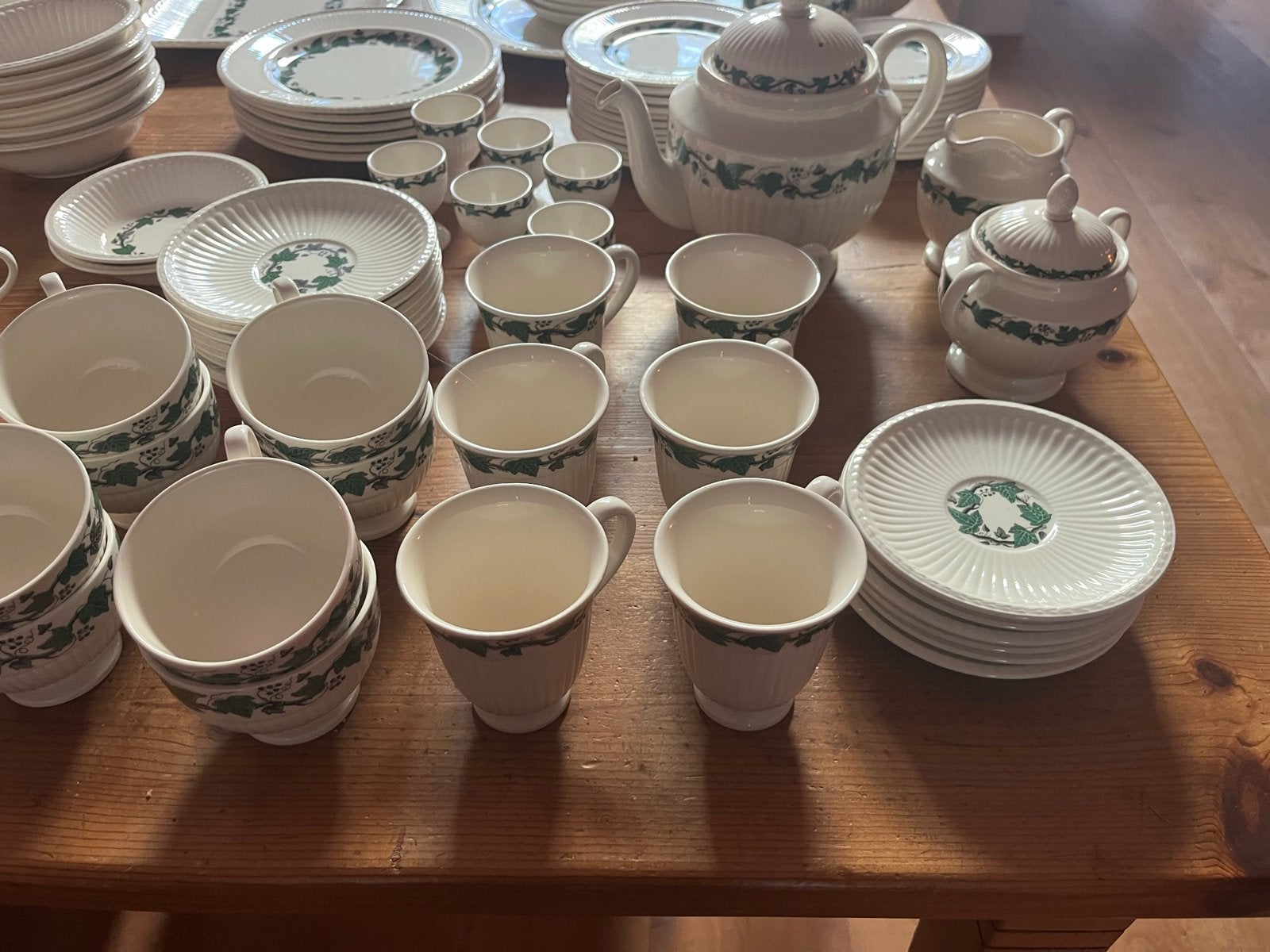 Uitgebreid wedgwood Stratford servies   88 delig, Ophalen, Gebruikt, Compleet servies, Klassiek