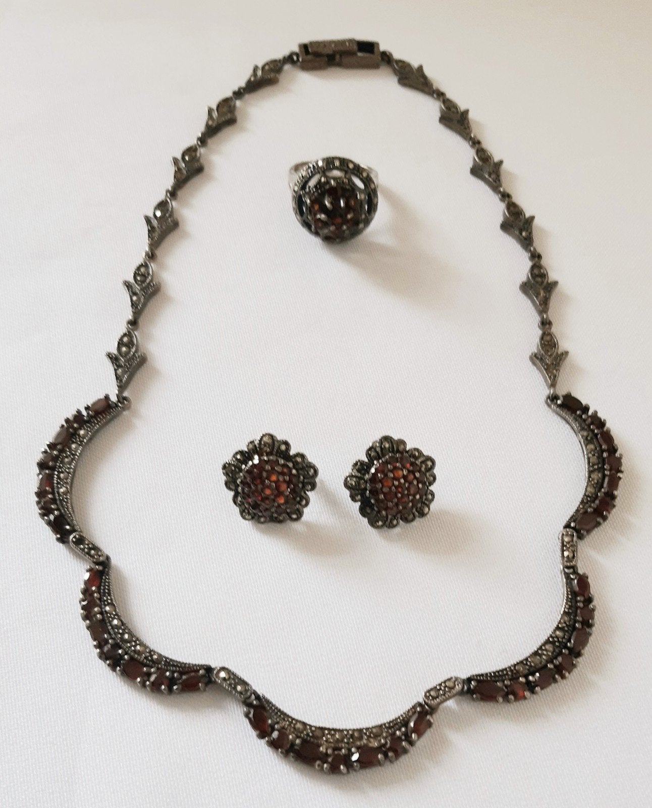 Zilveren met granaat Collier oorstekers en ring, Ophalen of Verzenden, Zo goed als nieuw, Zilver, Zilver