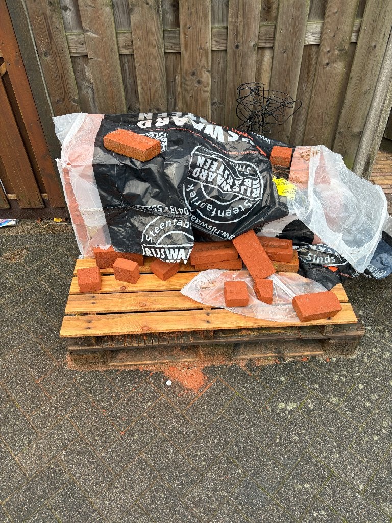 Nieuwe bakstenen op pallet - Ideaal voor tuin of project, Doe-het-zelf en Verbouw, Ophalen, Nieuw, Bakstenen