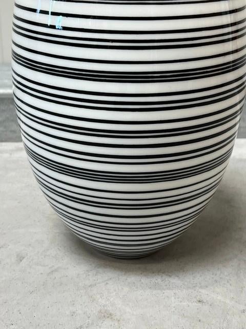 Jaren 90 vaas zwart wit design retro bloemenvaas vase, ., Ophalen of Verzenden, Zo goed als nieuw, Modern