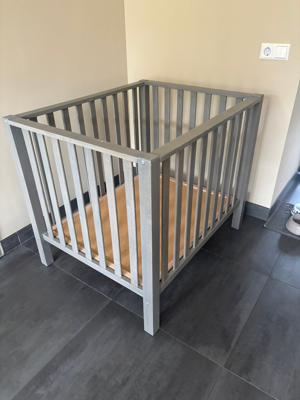 Grijze box, Kinderen en Baby's, Boxen, Ophalen, Zo goed als nieuw