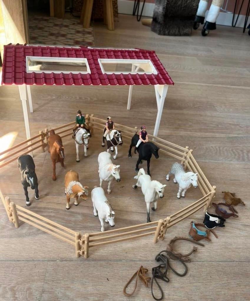 Paardenstal met paarden van schleich, Ophalen of Verzenden, Gebruikt, Jongen of Meisje