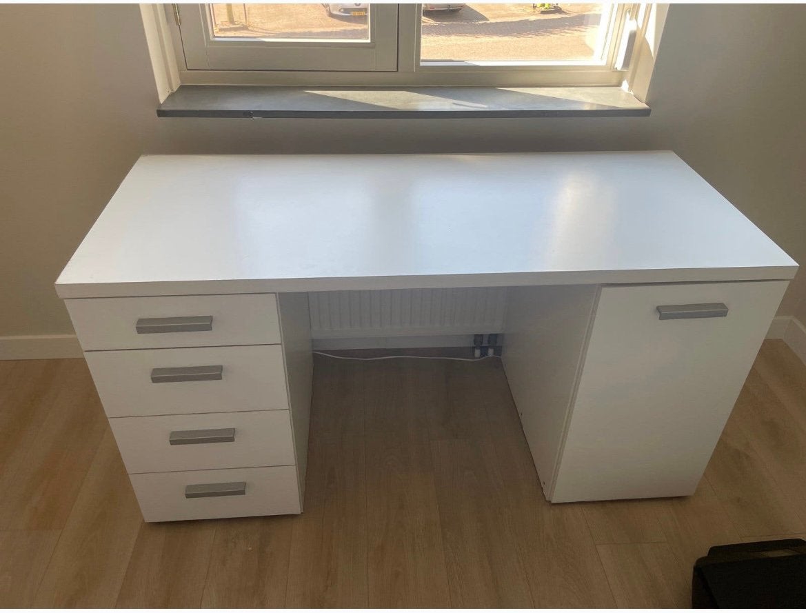 Wit bureau 145x60 / gratis, Huis en Inrichting, Bureaus, Ophalen, Gebruikt