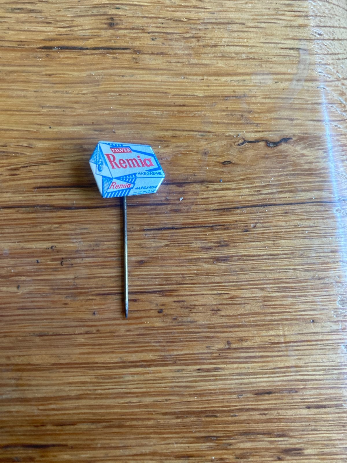 Vintage Remia Margarine Speldje - Zilver, Ophalen of Verzenden, Gebruikt, Merk, Speldje of Pin