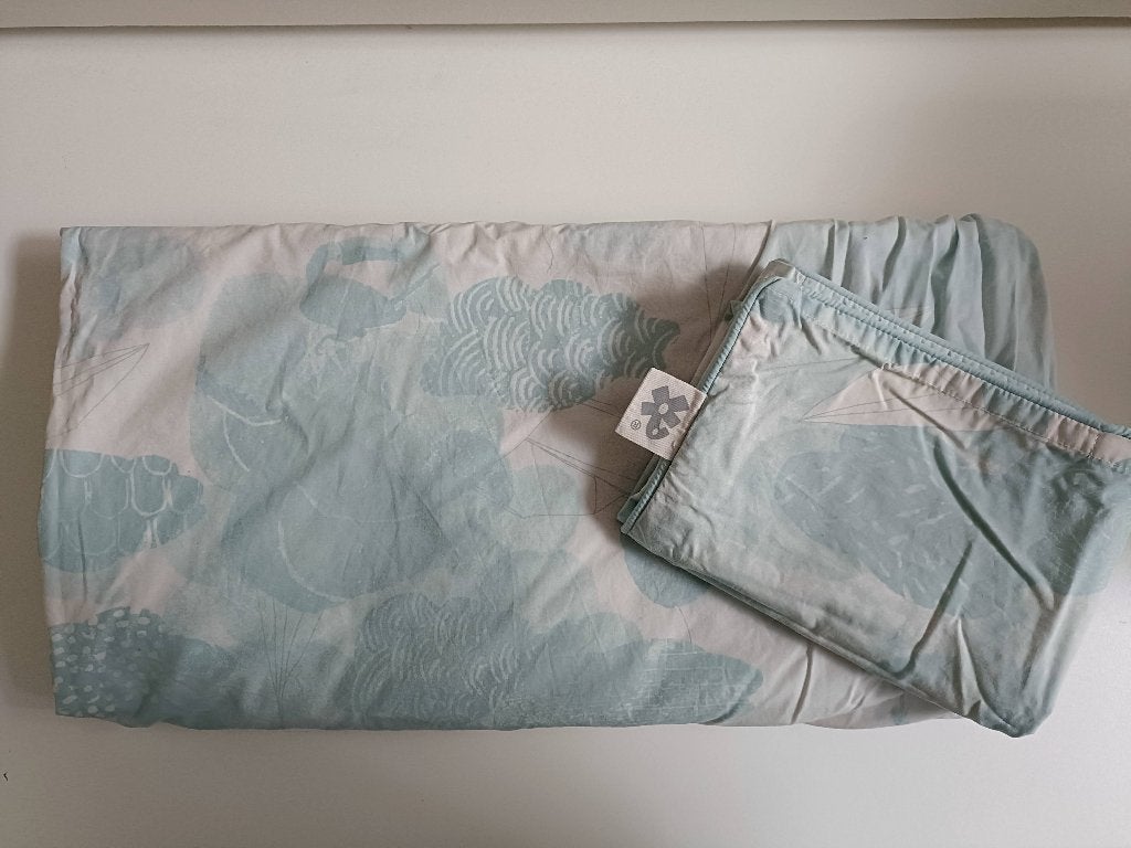 Dekbedovertrek Sebra in the sky wolken blauw ZGAN 100x140, Ophalen of Verzenden, Zo goed als nieuw, Jongetje of Meisje, Dekbedovertrek