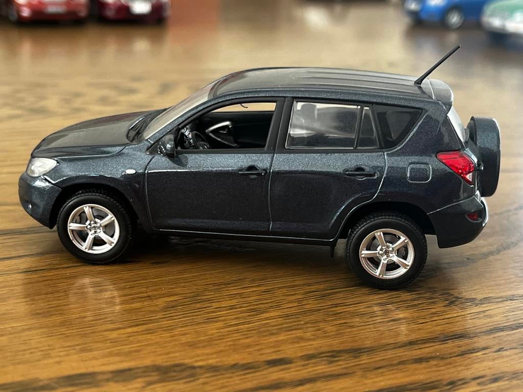 Minichamps Toyota Rav-4 blauw/grijs 1:43, Ophalen of Verzenden, Zo goed als nieuw, Auto, MiniChamps