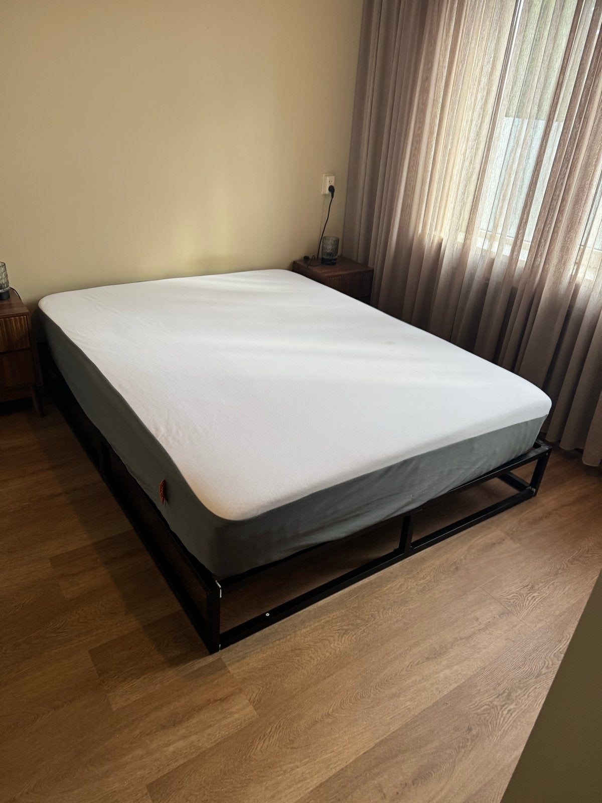 Emma Hybrid Pocketvering Matras met Frame, Ophalen, Zwart, Tweepersoons, Zo goed als nieuw