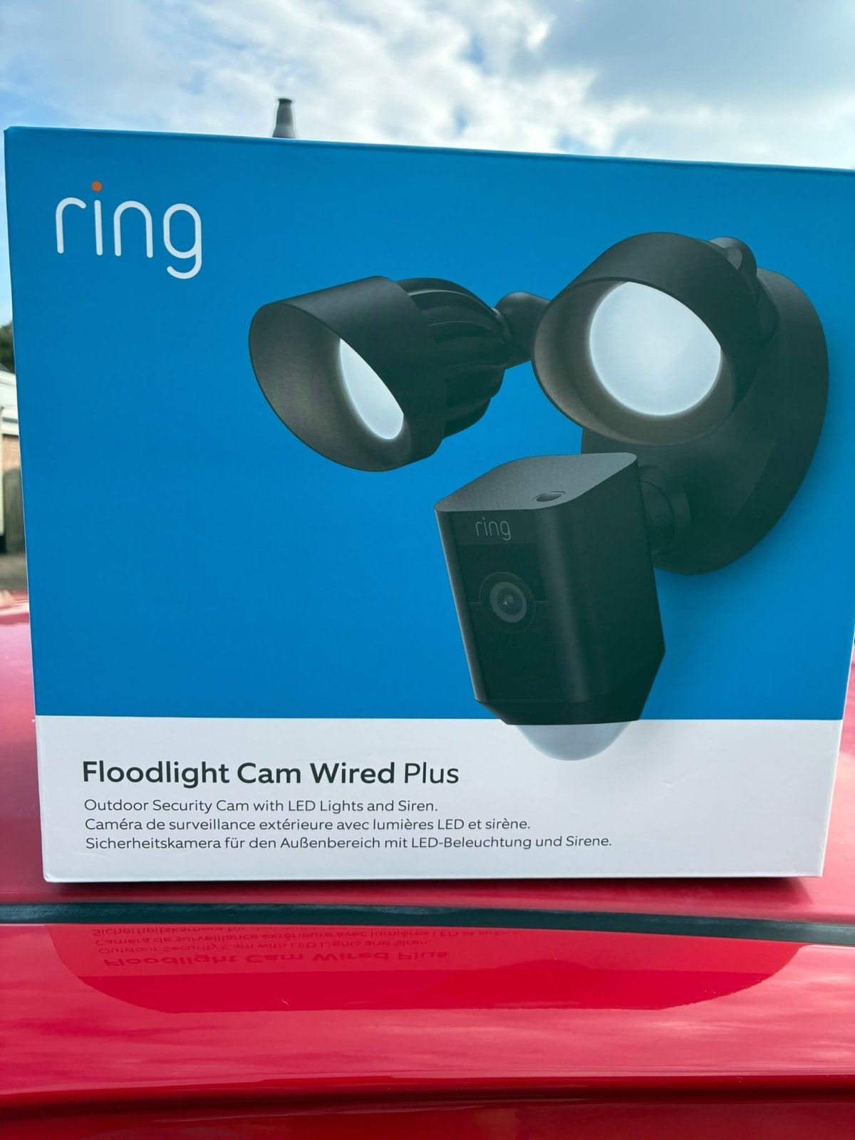 Nieuwe Ring Floodlight Cam Wired Plus met LED en Sirene, Ophalen of Verzenden, Nieuw, Buitencamera