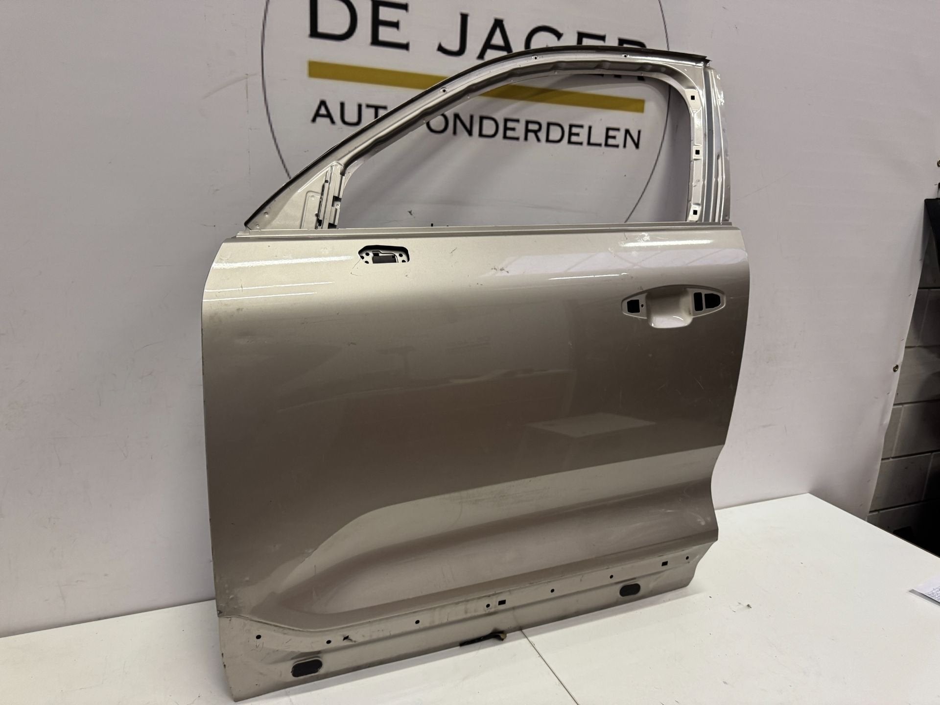 VOLVO XC40 DEUR PORTIER LINKS VOOR ORIGINEEL, Auto-onderdelen, Gebruikt, Gunnar Engellaus vag 8
405 31  Gothenburg, SE, Deur, Info@volvocars.com
