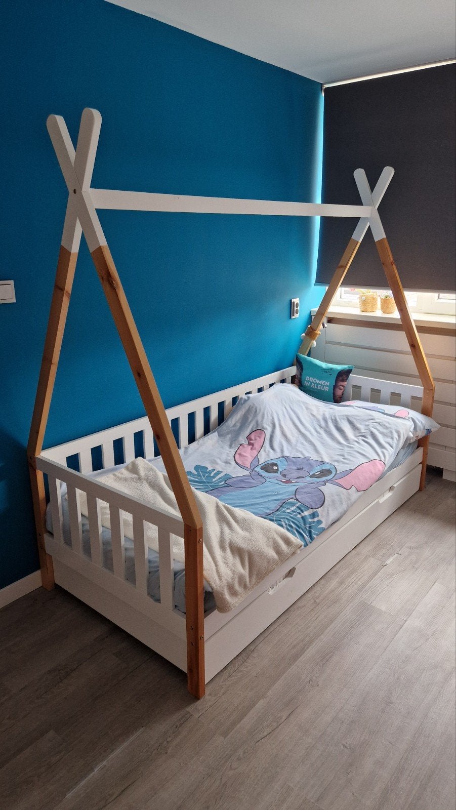 Tipi bed met uitschuifbaar logeerbed, Ophalen, Gebruikt, Matras