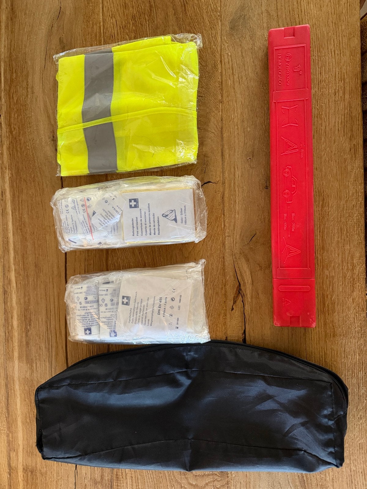 Veiligheidsset Auto: Hesje, Driehoek, Deken, Handschoenen, Auto diversen, Auto-accessoires, Ophalen of Verzenden, Nieuw