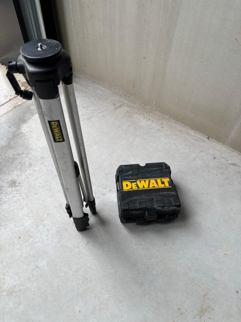 Dewalt groen laser met statief, Ophalen of Verzenden, Zo goed als nieuw, Minder dan 150 cm, Driepoot