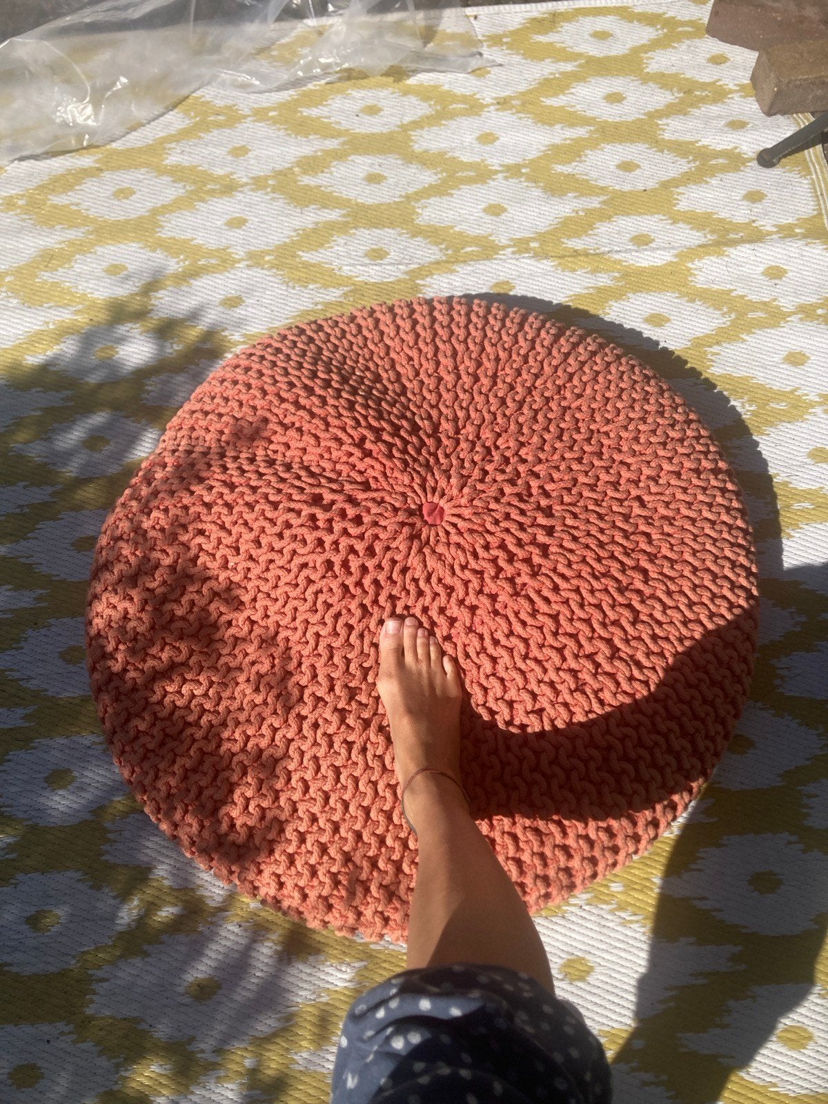 GRATIS rood gebreide poef, Ophalen, Gebruikt, Modern, Bohemian, Stof