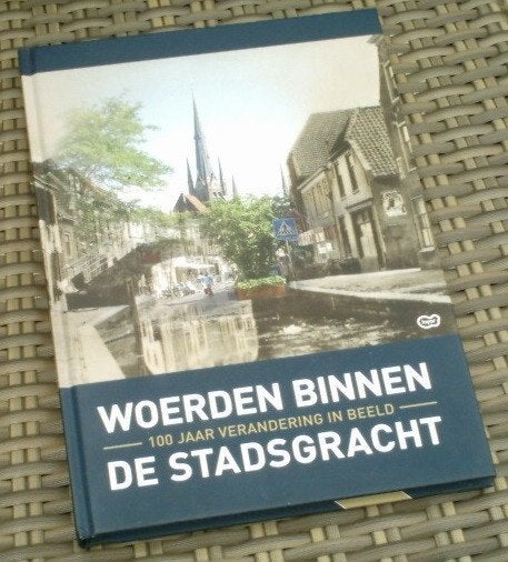 Woerden binnen de stadsgracht. Albers, de Jeu, Kooijman., Ophalen of Verzenden, Zo goed als nieuw