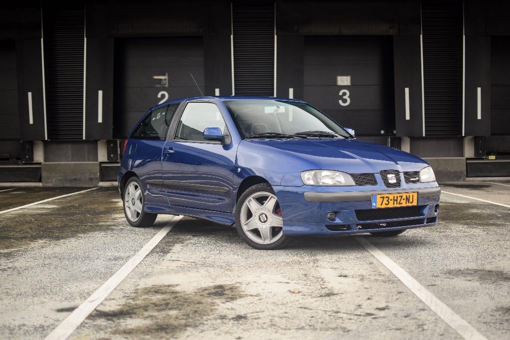 Seat Ibiza 1.8-20V CUPRA | 74.000KM | Groot onderhoud gehad, Auto's, Seat, Zwart, Blauw, Leder en Stof, Origineel Nederlands