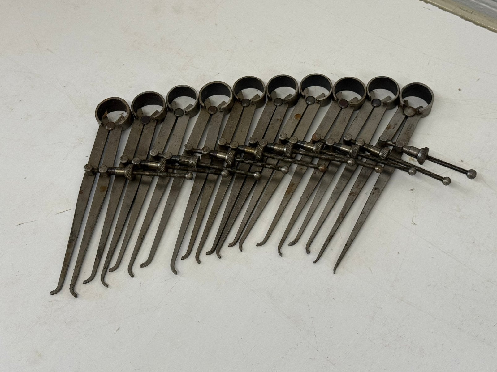 10x voetjes passer voetjespasser draaibank freesbank machine, Antiek en Kunst, Antiek | Gereedschap en Instrumenten, Ophalen of Verzenden