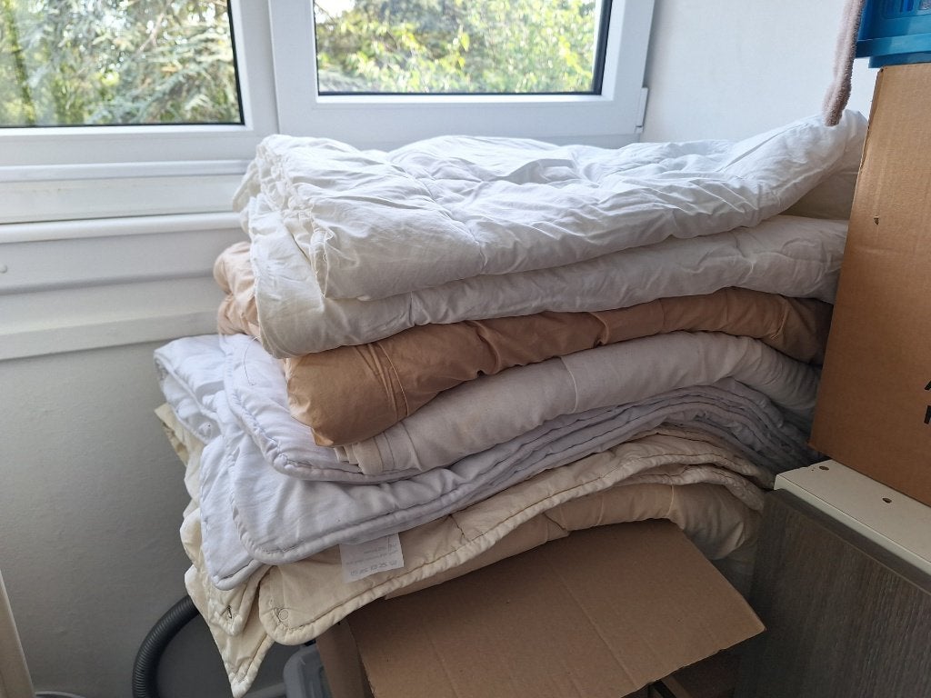 gratis dekbedden van schapenwol en van polyester, Ophalen, Gebruikt, Eenpersoons, Wit