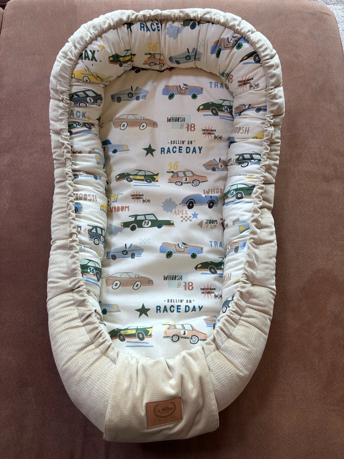 La Millou babynestje 'Race Day' - Zo goed als nieuw, Kinderen en Baby's, Ophalen, Zo goed als nieuw, Overige typen