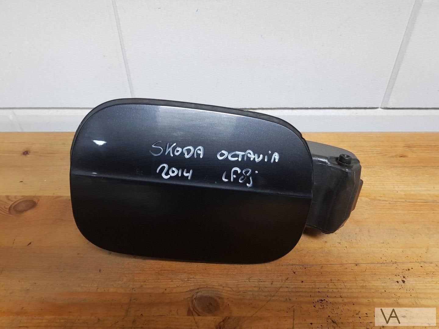 Skoda Octavia 2013 - 2019 tankklep benzine zwart LF9R €30, Auto-onderdelen, Carrosserie en Plaatwerk, Deur, Skoda, Gebruikt, Ophalen of Verzenden
