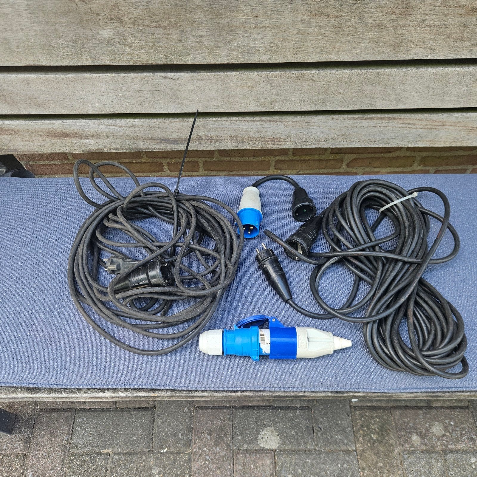 verlengkabels stekkers voor caravan of camper, Ophalen, Zo goed als nieuw