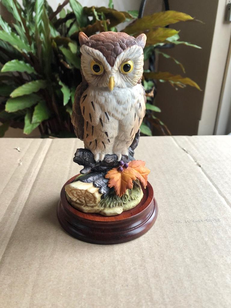 Mooie UIL beeld in 3D. 17 cm. hoog. Akita Owl. Porcelain., Verzamelen, Ophalen of Verzenden, Gebruikt, Vogel, Beeldje of Figuurtje