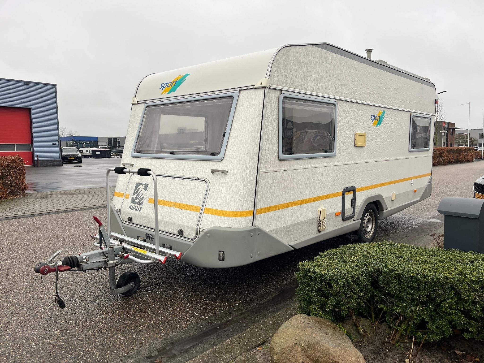 Knaus Sport 2404 | Voortent | Halfautomaat mover | Vastbed |, Ringverwarming, Vast bed, Tot en met 2, Bedrijf