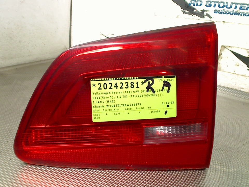 Achterlicht Rechts BINNEN Volkswagen Touran (1T3) 1T0945094, Gebruikt, Volkswagen, Volkswagen AG, Kundenbetreuung@volkswagen.de