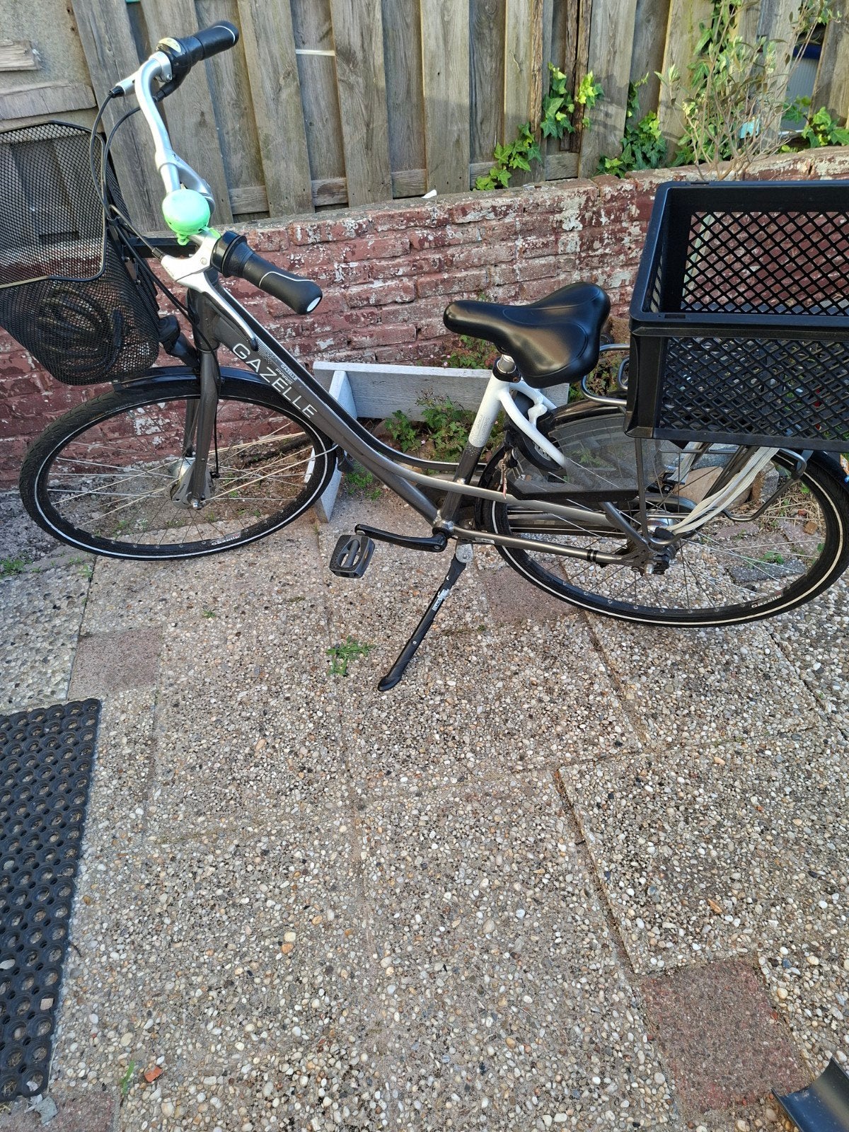 Gazelle Paris C7 Damesfiets met slot en kratje maat 49, Fietsen en Brommers, Fietsen | Dames | Damesfietsen, Ophalen, Gebruikt