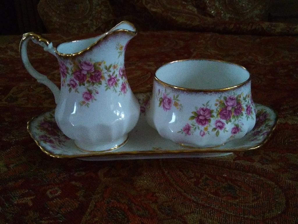 3-delig ROOMSTEL 21x 11,5 cm, Bone China, van QUEEN'S, Ophalen of Verzenden, Zo goed als nieuw, Porselein, Overige typen